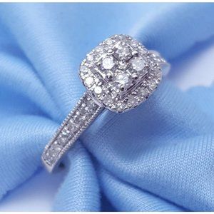 Beautiful 10K Karat Solid White Gold Designer Round Cut Diamond Engagement Ring